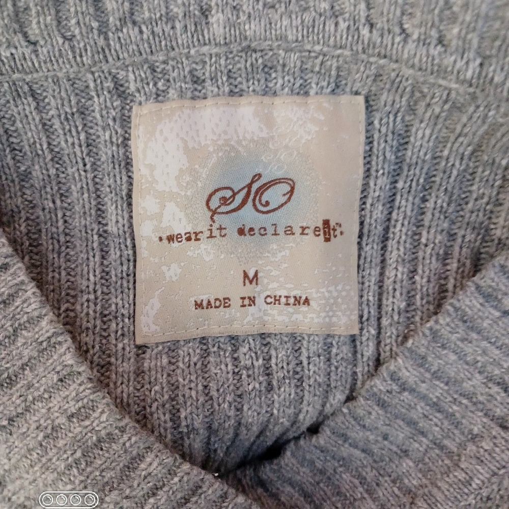 Brand  SO.  Size medium Grey swaeter
